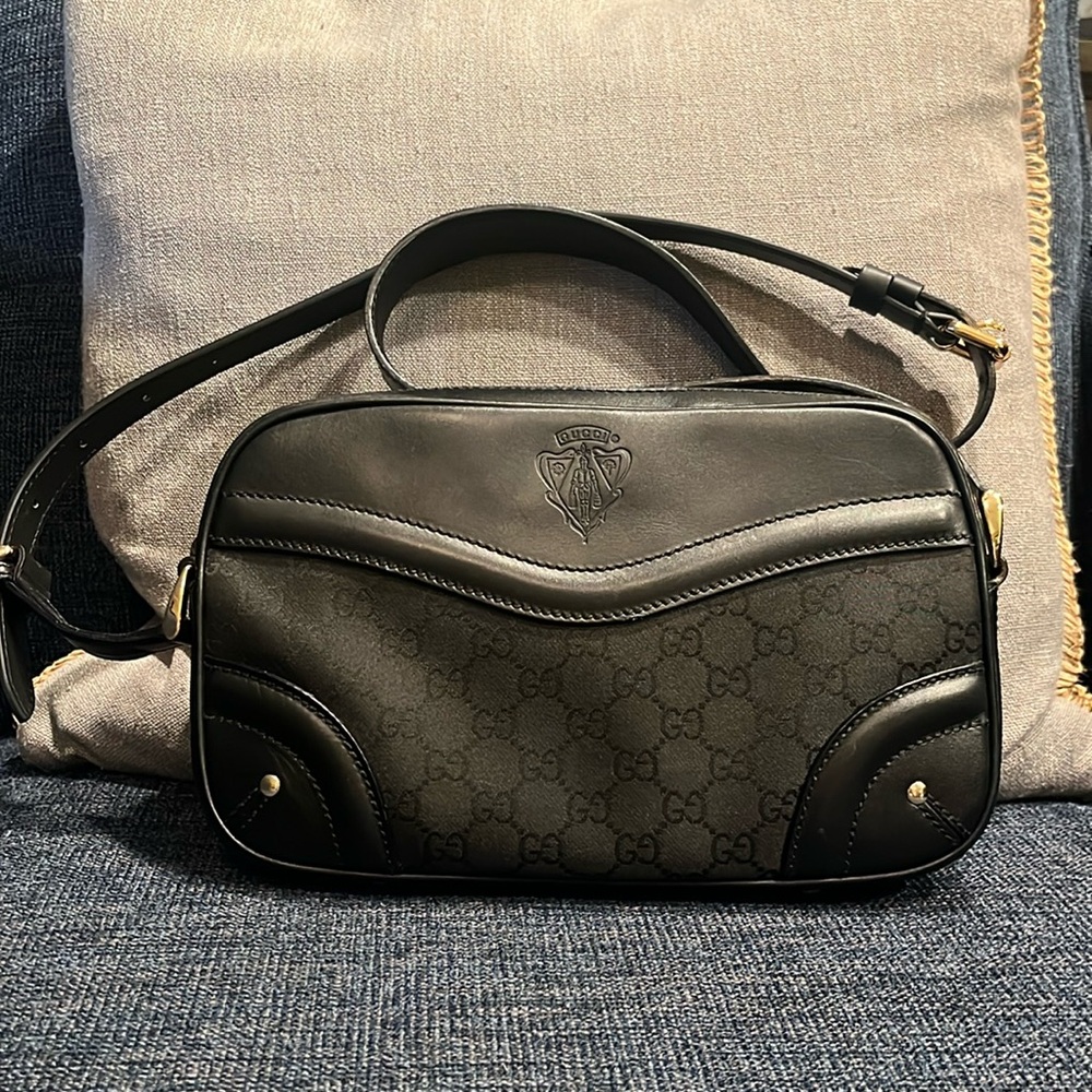 Gucci Authentic Black leather and canvas shoulder/crossbody bag